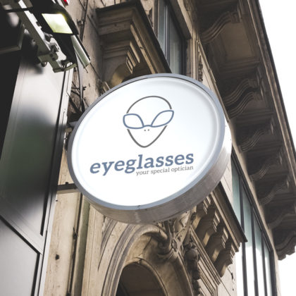 Logo Brille Optiker Alien Medizin Fertiges Logo kaufen Cooles Logo kaufen Ausserordentliches Logo LogoShop LogoAtelier