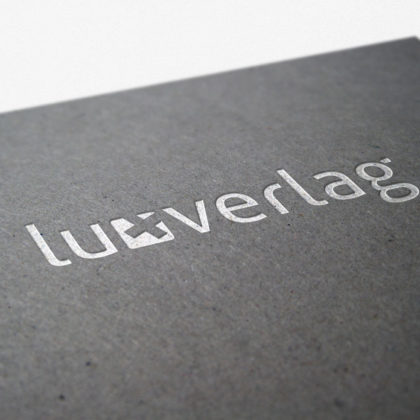 Logo-Buchstabe-X- Schweizer-Flagge