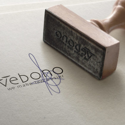 Logo-Waage-Gericht