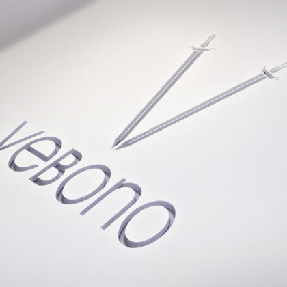 Logo Buchstabe V Schwert