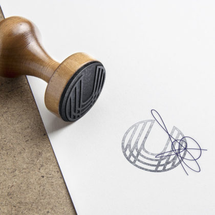 Buchstabe U Logo