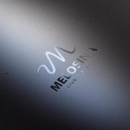 Logo Buchstabe M Schlange