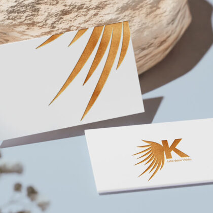 Logo Buchstabe K Flügel Engel Bewusstsein Friedlich Glück Hilfe Fliegen Vogel Leicht Fertiges Logo kaufen Logoshop Logoatelier.eu