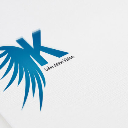 Logo Buchstabe K Flügel Engel Bewusstsein Friedlich Glück Hilfe Fliegen Vogel Leicht Fertiges Logo kaufen Logoshop Logoatelier.eu