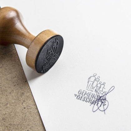 Logo Gemeinsam Geschafft Erreicht Gezeichnet Familie Fertiges Logo kaufen