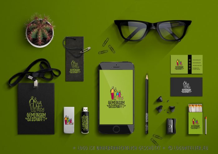 Logo Gemeinsam Geschafft Erreicht Gezeichnet Familie Fertiges Logo kaufen