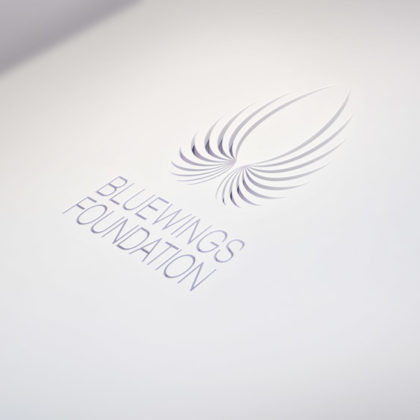 Logo Blaue Flügel Schutz Freiheit | Logo kaufen | LogoAtelier.eu