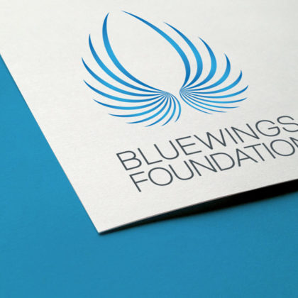 Logo Blaue Flügel Schutz Freiheit | Logo kaufen | LogoAtelier.eu