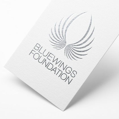 Logo Blaue Flügel Schutz Freiheit | Logo kaufen | LogoAtelier.eu