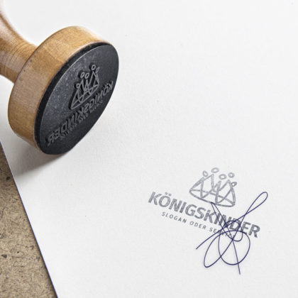 Logo Krone Kinder Menschen | Fertiges Logo kaufen | LogoShop LogoAtelier.eu