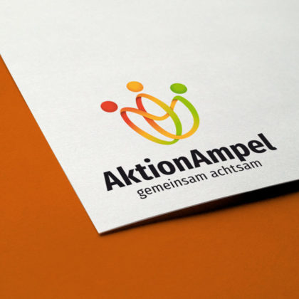 Logo Verbunden Menschen Ampel Gemeinsam Achtsam Möbius Band | Fertiges Logo kaufen | LogoShop LogoAtelier.eu