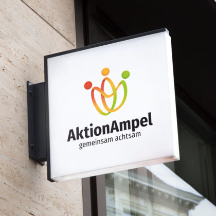 Logo Verbunden Menschen Ampel Gemeinsam Achtsam Möbius Band | Fertiges Logo kaufen | LogoShop LogoAtelier.eu