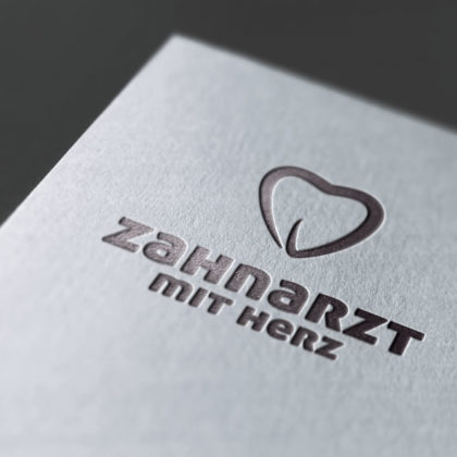 Zahnarzt mit Herz Logo professionelles Logo online kaufen LogoAtelier.eu Logoshop