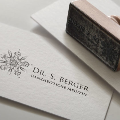Logo Ganzheitliche Medizin Geometrisch Zart Esoterik fertiges Logo kaufen LogoAtelier.eu