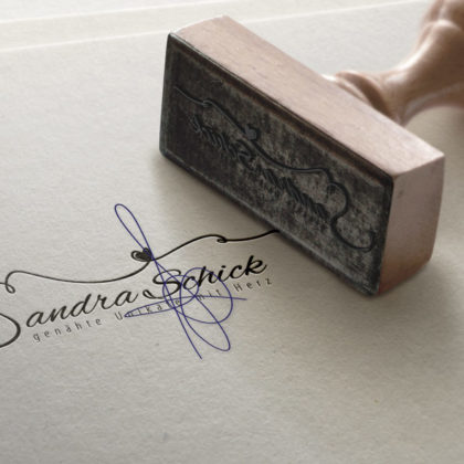 Logo Buchstabe S Herz Naehen Naehmaschine Naehnadel Nadel elegantes Logo-kaufen LogoShop LogoAtelier