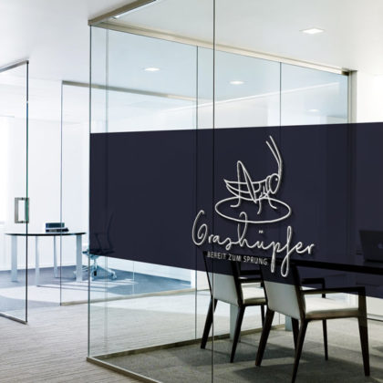 Logo Grashüpfer Insekten Beine Springen Sprung Heuschrecken Grille Kraft Bereit sein Neues wollen Cooles Logo kaufen LogoShop LogoAtelier.eu