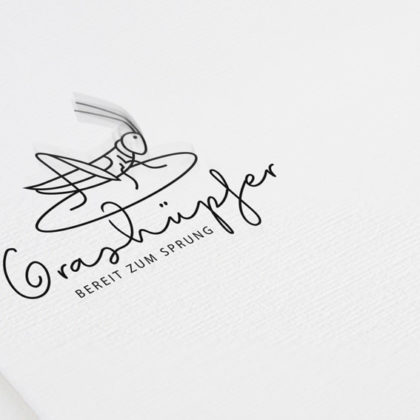 Logo Grashüpfer Insekten Beine Springen Sprung Heuschrecken Grille Kraft Bereit sein Neues wollen Cooles Logo kaufen LogoShop LogoAtelier.eu
