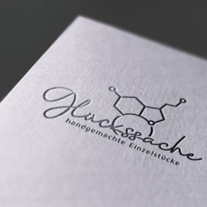 Logo Dopamin Serotonin Molekuel Glueckshormon Hormon Tatendrang Fantasie Schmuck Happyness Glueck Selbstgemacht Handgemachtes Einzelstueck Cooles Logo kaufen LogoAtelier.eu