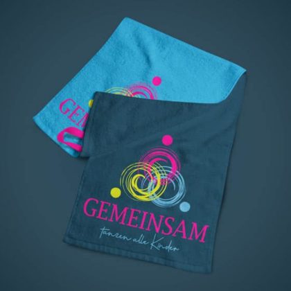Kreatives-Logo-Menschen-Kinder-Bunt-Gemeinsam-Verschlungen-Tanzen-Farbenfroh-Freude-Spielen-Fertiges-Logo-kaufen-Buntes-Logo-kaufen-LogoShop-LogoAtelier.eu