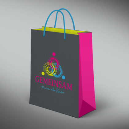 Kreatives-Logo-Menschen-Kinder-Bunt-Gemeinsam-Verschlungen-Tanzen-Farbenfroh-Freude-Spielen-Fertiges-Logo-kaufen-Buntes-Logo-kaufen-LogoShop-LogoAtelier.eu