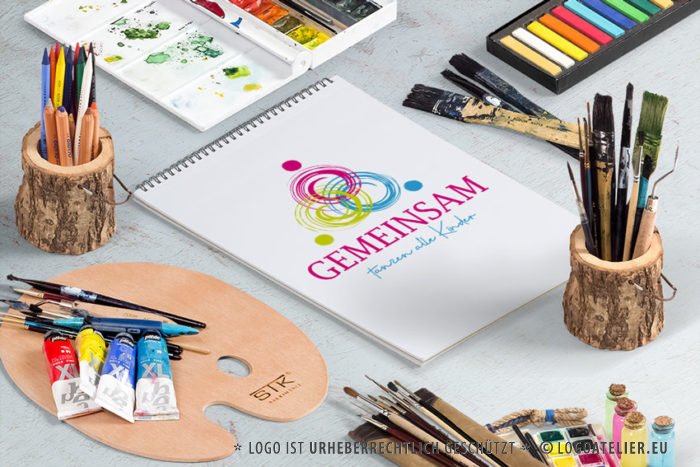 Kreatives-Logo-Menschen-Kinder-Bunt-Gemeinsam-Verschlungen-Tanzen-Farbenfroh-Freude-Spielen-Fertiges-Logo-kaufen-Buntes-Logo-kaufen-LogoShop-LogoAtelier.eu