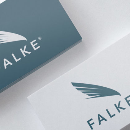 Logo Falke Wendig Schnell Sicher Flug Adler Vogel Tier Selbstbewusst Dynamik Scharfsinn Erfahrung Intelligenz Krasses Logo kaufen LogoShop Logoatelier.eu
