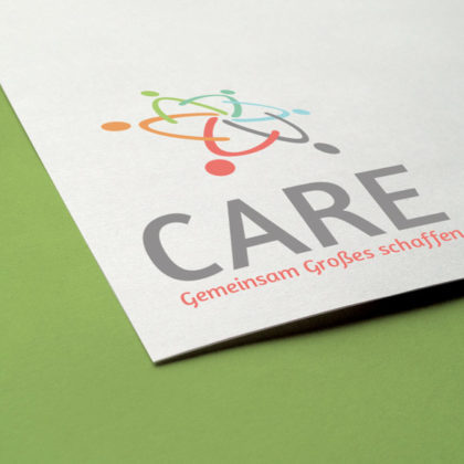 Logo soziales Engagement Menschen helfen Menschen Hilfe Kinder Pensionisten Pflege Tanzen Bewegen Gemeinsam Menschen für Menschen LogoAtelier fertige Logos kaufen LogoAtelier.eu