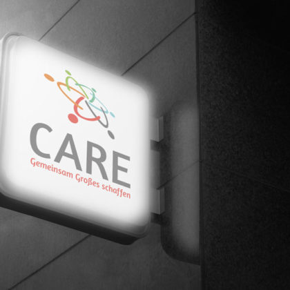 Logo soziales Engagement Menschen helfen Menschen Hilfe Kinder Pensionisten Pflege Tanzen Bewegen Gemeinsam Menschen für Menschen LogoAtelier fertige Logos kaufen LogoAtelier.eu