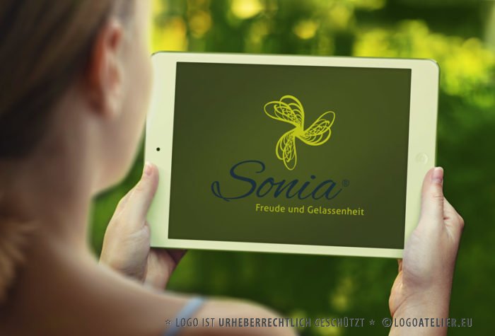 Natur Logo Freude Gelassenheit Spirituelles Logo Leichtes Logo Windrad Windmühle Natur Kraft Bewegung Insekten Flügel Frei Fertiges Logo kaufen LogoShop LogoAtelier.eu