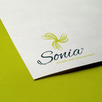 Natur Logo Freude Gelassenheit Spirituelles Logo Leichtes Logo Windrad Windmühle Natur Kraft Bewegung Insekten Flügel Frei Fertiges Logo kaufen LogoShop LogoAtelier.eu
