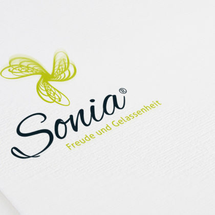 Natur Logo Freude Gelassenheit Spirituelles Logo Leichtes Logo Windrad Windmühle Natur Kraft Bewegung Insekten Flügel Frei Fertiges Logo kaufen LogoShop LogoAtelier.eu
