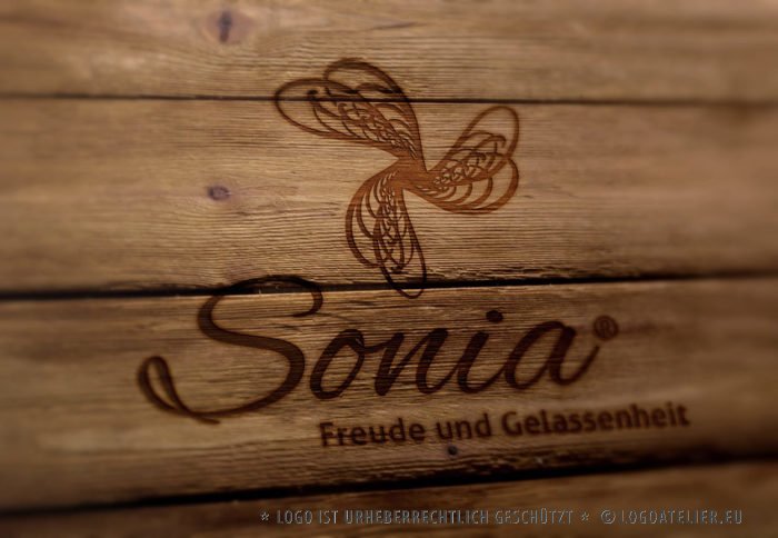 Natur Logo Freude Gelassenheit Spirituelles Logo Leichtes Logo Windrad Windmühle Natur Kraft Bewegung Insekten Flügel Frei Fertiges Logo kaufen LogoShop LogoAtelier.eu