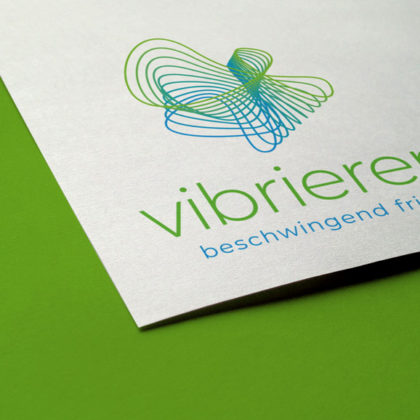 Logo Schwingung Vibration organisch dynamisch bewegen vibrieren schwingen Schwingung Schmetterling frisch beschwingend dynamisches Logo kaufen LogoShop LogoAtelier.eu