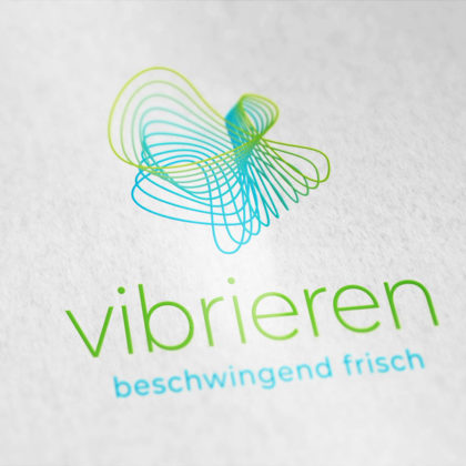 Logo Schwingung Vibration organisch dynamisch bewegen vibrieren schwingen Schwingung Schmetterling frisch beschwingend dynamisches Logo kaufen LogoShop LogoAtelier.eu