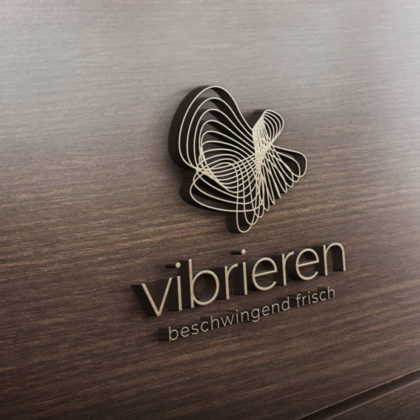 Logo Schwingung Vibration organisch dynamisch bewegen vibrieren schwingen Schwingung Schmetterling frisch beschwingend dynamisches Logo kaufen LogoShop LogoAtelier.eu