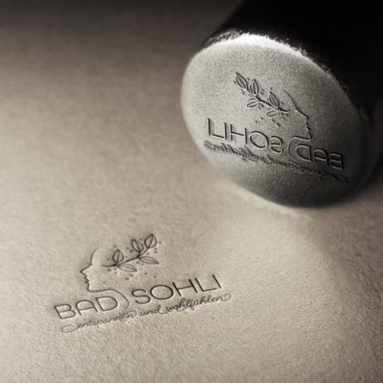 Logo Beauty Wellness Spa Entspannen Entspannung Wohlfühlen Erholung Urlaub Gesicht Frau Wasser Kosmetik Pflege Zart Fein Fertiges Logo kaufen LogoShop LogoAtelier.eu