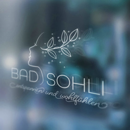 Logo Beauty Wellness Spa Entspannen Entspannung Wohlfühlen Erholung Urlaub Gesicht Frau Wasser Kosmetik Pflege Zart Fein Fertiges Logo kaufen LogoShop LogoAtelier.eu