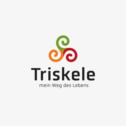 Logo Triskele Esoterik Vergangenheit Gegenwart Zukunft Geburt Leben Tod Beine Drei Spirituelles Logo kaufen Sanft Heilung Heilpraxis Pures Logo Exklusives Logo kaufen Beruhigend LogoShop LogoAtelier.eu