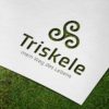 Logo Triskele Esoterik Vergangenheit Gegenwart Zukunft Geburt Leben Tod Beine Drei Spirituelles Logo kaufen Sanft Heilung Heilpraxis Pures Logo Exklusives Logo kaufen Beruhigend LogoShop LogoAtelier.eu