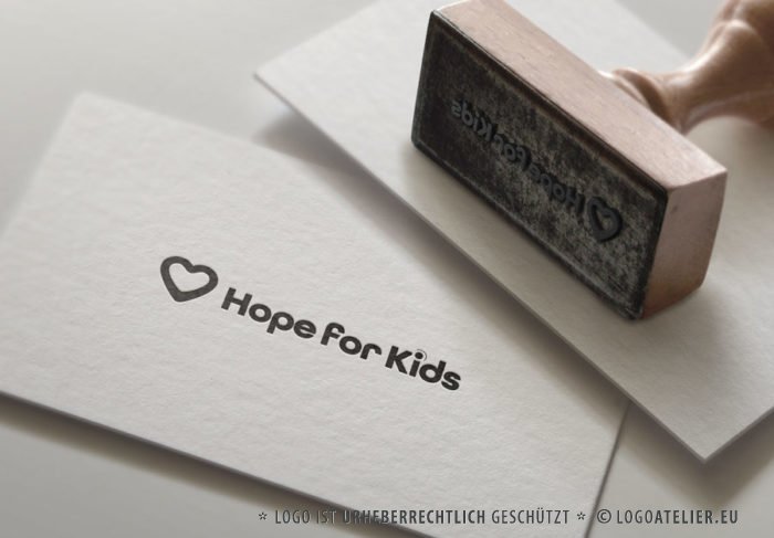 Logo Hoffnung Kinder Herz Liebe Umsogen Hilfe Helfen Sozial Achtsam Kids Kreativ Herz Beratung Friedlich Spass Fertiges Logo kaufen LogoShop LogoAtelier.eu