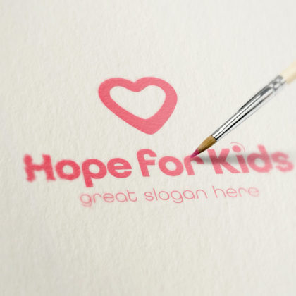 Logo Hoffnung Kinder Herz Liebe Umsogen Hilfe Helfen Sozial Achtsam Kids Kreativ Herz Beratung Friedlich Spass Fertiges Logo kaufen LogoShop LogoAtelier.eu