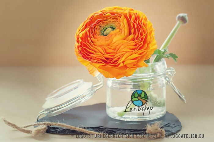 Logo Landschaft Gärtner Landschaftsbauer Natur Frieden Zufrieden Freisein Teich Baum Grün Bauer Schönheit Fertiges Logo kaufen Logoshop LogoAtelier.eu