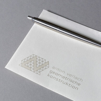 Logo Buchstabe A V Logo Buchstabe A Logo Buchstabe V Geometrisch Konstruktion Geometrie Dreiecke Konstruiert Technisch Architektur Fertiges Logo kaufen LogoShop LogoAtelier.eu