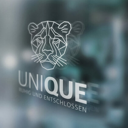 Logo Die Gefährtin Stark Ruhig Entschlossen Gefährte Tiere Löwe Löwin Katze Kätzchen Schnurren Schnurrli Elegantes Logo kaufen Überlegen Mächtig Beeindruckend LogoShop LogoAtelier.eu