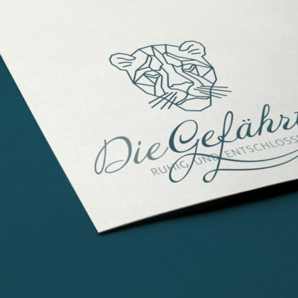 Logo Die Gefährtin Stark Ruhig Entschlossen Gefährte Tiere Löwe Löwin Katze Kätzchen Schnurren Schnurrli Elegantes Logo kaufen Überlegen Mächtig Beeindruckend LogoShop LogoAtelier.eu