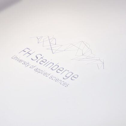 Logo Digitalisierung Fachhochschule Lofer Steinberge Berge Landschaft Technik Nachhaltig Österreich Digital Natur Hochschule Fertiges Logo kaufen Logoshop LogoAtelier.eu