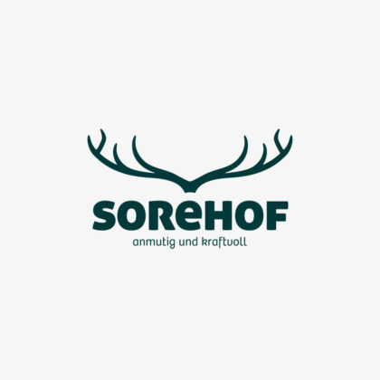 Logo Hirschgeweih Anmutig Kraftvoll Hirsch Geweih Mut Stärke Stolz Tiere Wald Männlich Majestätisch Stark Verantwortung Mut Fertiges Logo kaufen LogoShop LogoAtelier.eu