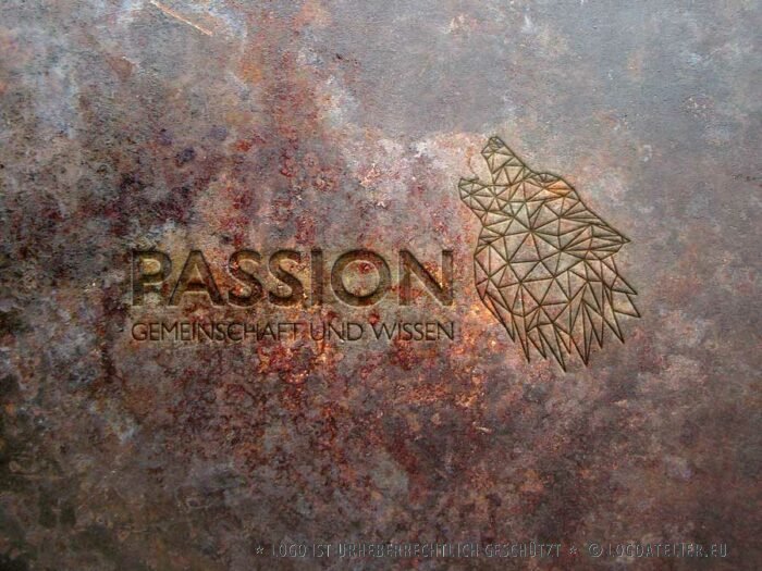 Logo Wolf Gemeinschaft Wissen Führung Familiensinn Jäger Stark Kraft Weise Lehrer Machtvoll Freiheit Schutz Zusammenhalt Bewusstsein Instinkte Krafttier Fertiges Logo Kaufen LogoShop Logoatelier.eu