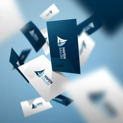 Kaffehaus Logo Marina Lounge Logo Hafen Meer Boote Segelboote Kaffee Tasse Kaffeetasse Restaurant Erholung Urlaub Entspannung Wasser Fertiges Logo kaufen LogoShop Logoatelier.eu