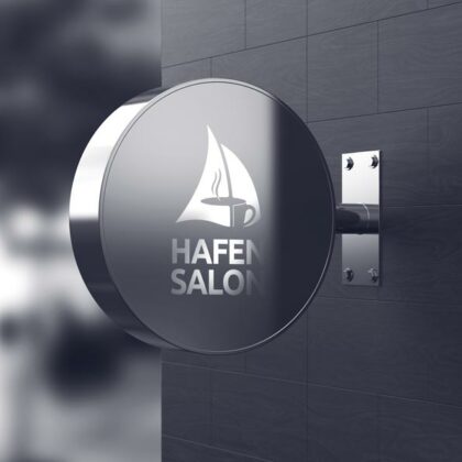 Kaffehaus Logo Marina Lounge Logo Hafen Meer Boote Segelboote Kaffee Tasse Kaffeetasse Restaurant Erholung Urlaub Entspannung Wasser Fertiges Logo kaufen LogoShop Logoatelier.eu